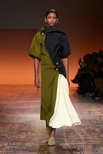 Look 8